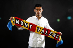 Ricardo Costa renueva con el Valencia