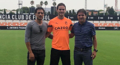 Emilio Bernad firma su vuelta al Valencia Mestalla